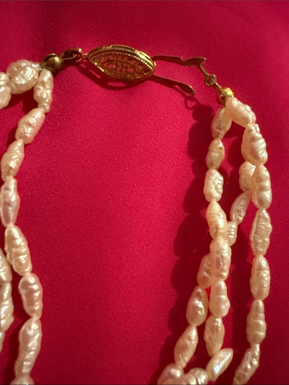 Vintage Rice Pearl three strand bracelet with Gold Clasp - Picture 7 of 9